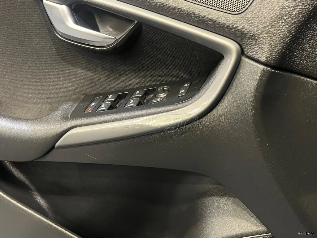 Μεταχειρισμένο VOLVO V40 CROSS COUNTRY 2019 - φωτογραφία 12 - LasCARis Premium Cars Θεσσαλονίκη